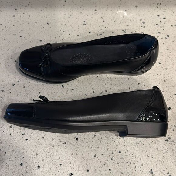 SAS Comfort Slip On Black Leather Shoes Toe Bow Flats Made in USA SZ 8.5 NARROW - Picture 1 of 12